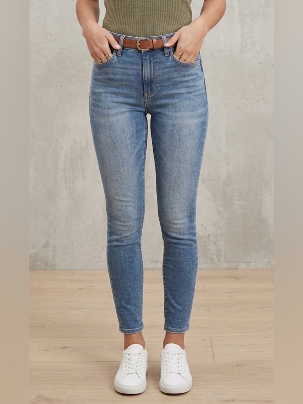 AMERICAN EAGLE  Ne(x)t Level Stretch Hi-Rise Jegging - Size 8